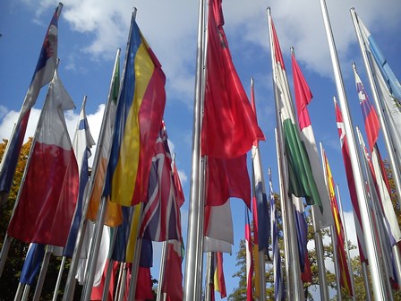 欧州特許庁前の旗